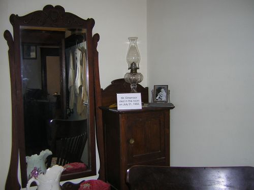 room where Samuel Dinsmoor died 