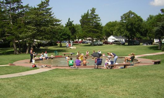 wading pool in use - Peter Pan Park, Emporia